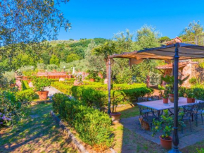 Cozy apartment in Tuscan farmhouse with pool and spa